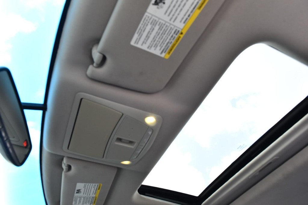 Nissan Altima Vehicle Full-screen Gallery Image 20