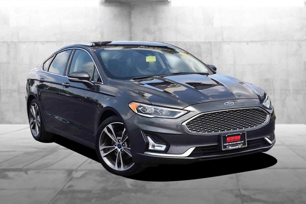 Ford Fusion Vehicle Full-screen Gallery Image 2