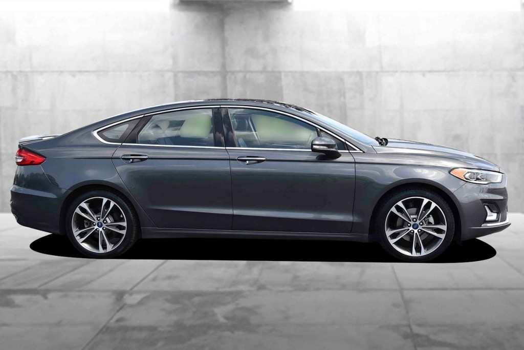 Ford Fusion Vehicle Full-screen Gallery Image 5