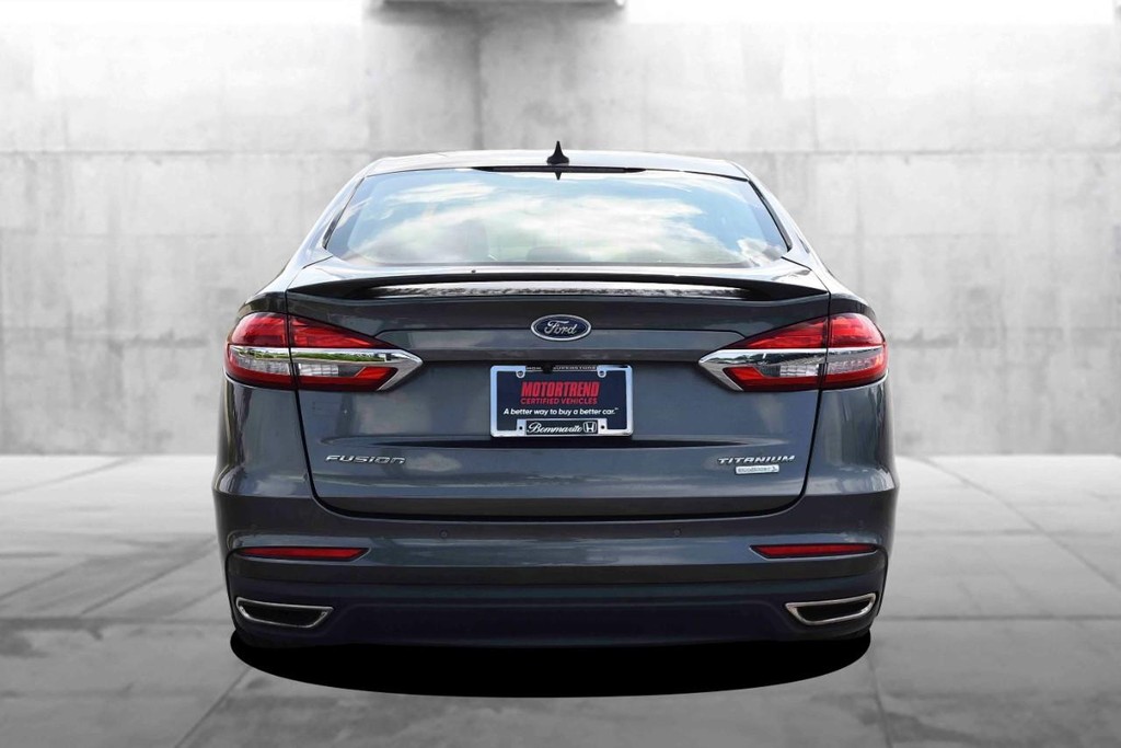 Ford Fusion Vehicle Full-screen Gallery Image 6