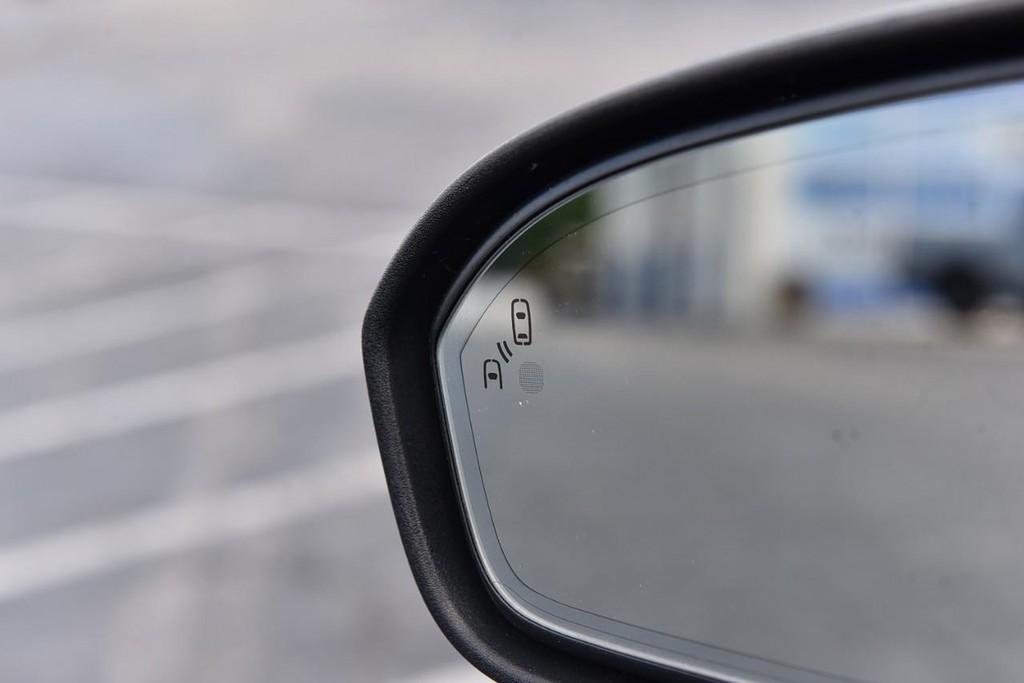 Ford Fusion Vehicle Full-screen Gallery Image 10