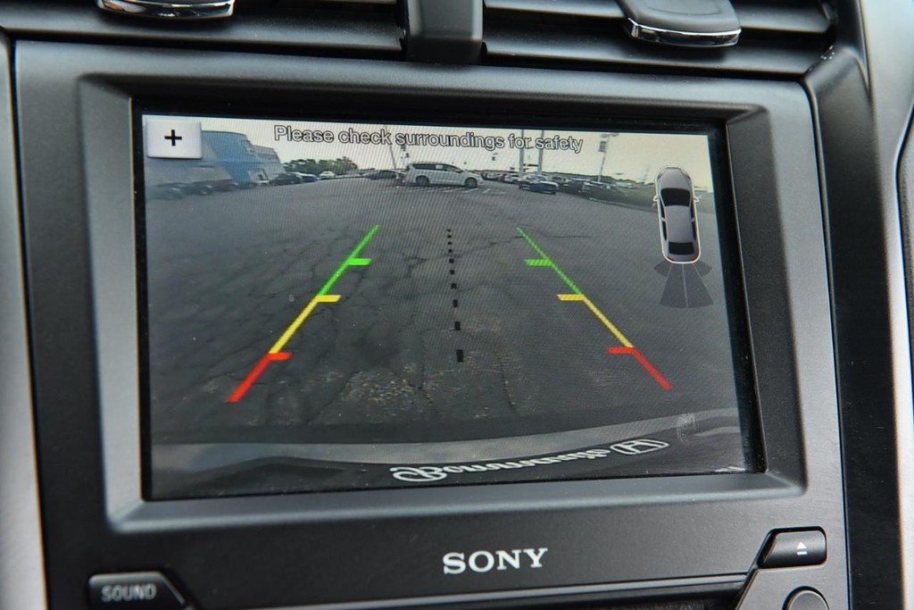 Ford Fusion Vehicle Full-screen Gallery Image 13