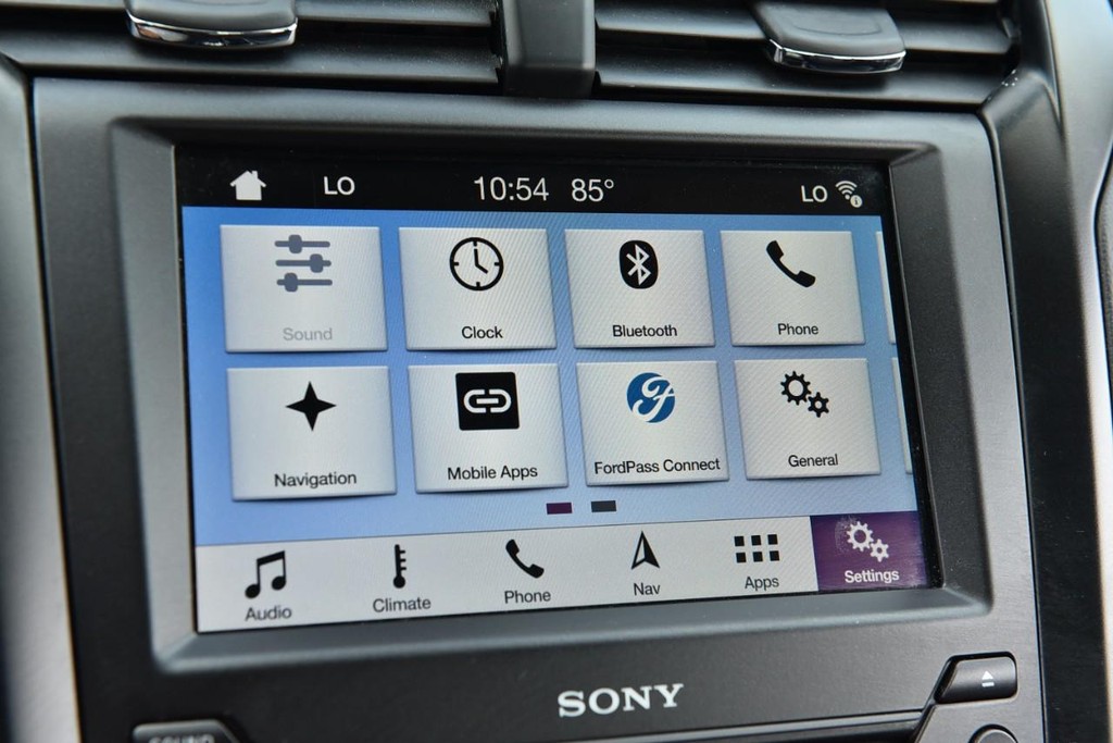 Ford Fusion Vehicle Full-screen Gallery Image 14