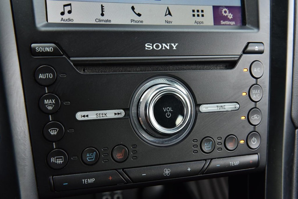 Ford Fusion Vehicle Full-screen Gallery Image 15