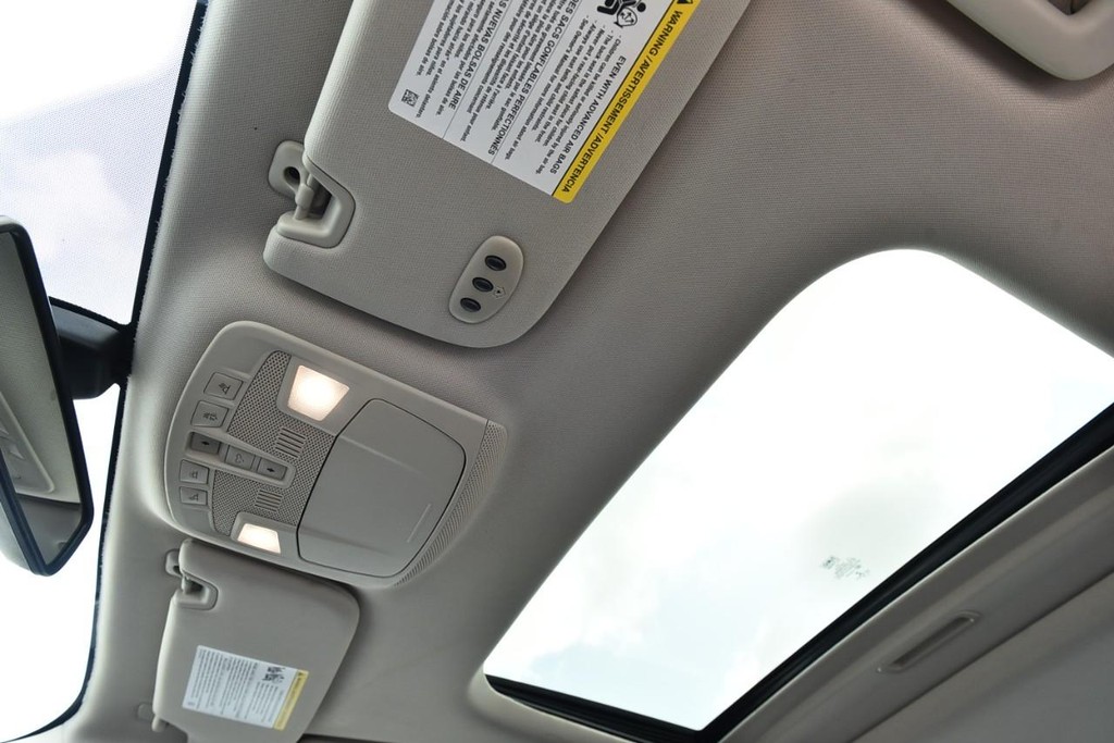 Ford Fusion Vehicle Full-screen Gallery Image 21