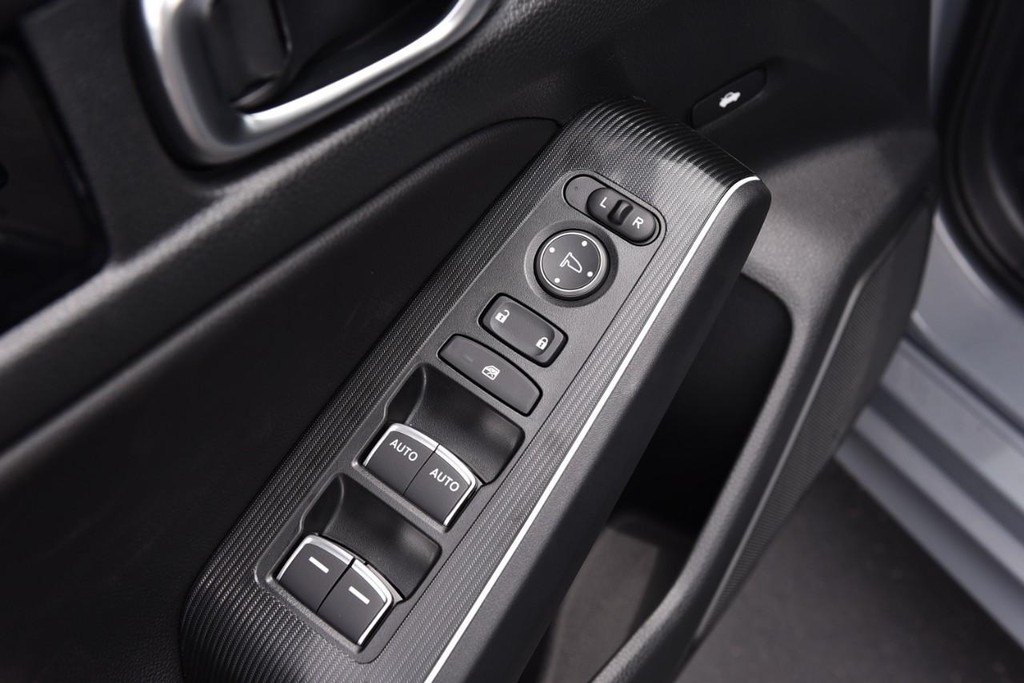 Honda Civic Sedan Hybrid Vehicle Full-screen Gallery Image 8