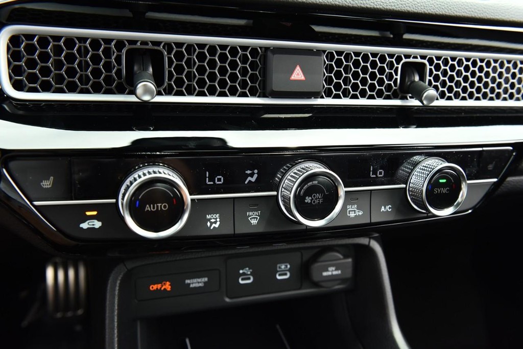 Honda Civic Sedan Hybrid Vehicle Full-screen Gallery Image 16