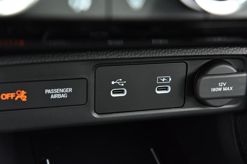Honda Civic Sedan Hybrid Vehicle Full-screen Gallery Image 17