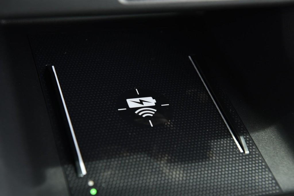 Honda Civic Sedan Hybrid Vehicle Full-screen Gallery Image 18