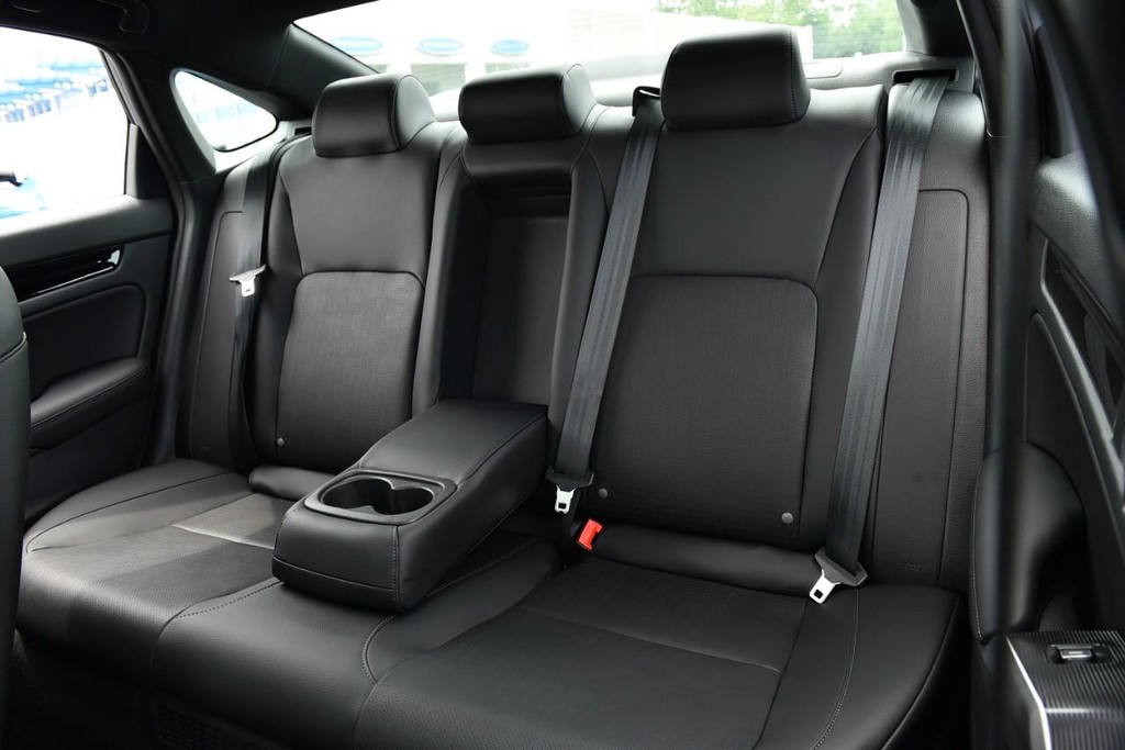 Honda Civic Sedan Hybrid Vehicle Full-screen Gallery Image 25