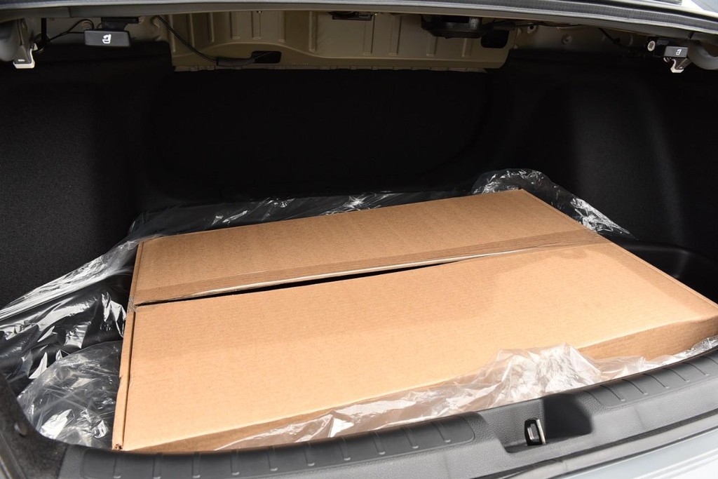 Honda Civic Sedan Hybrid Vehicle Full-screen Gallery Image 26