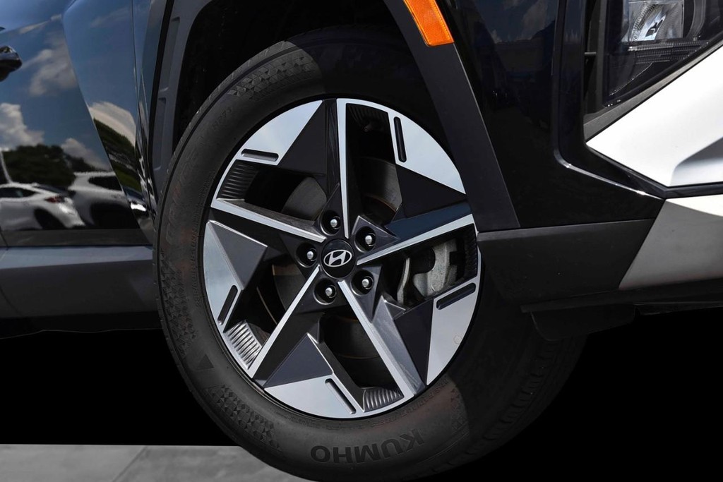 Hyundai Tucson Vehicle Full-screen Gallery Image 3