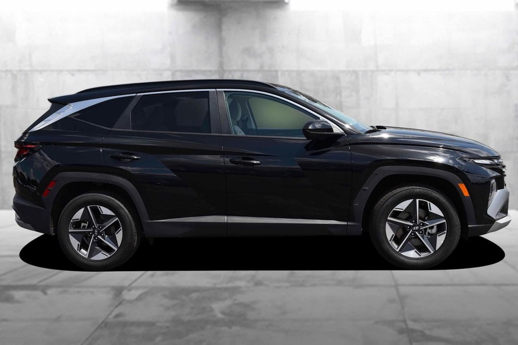 Hyundai Tucson Vehicle Full-screen Gallery Image 5