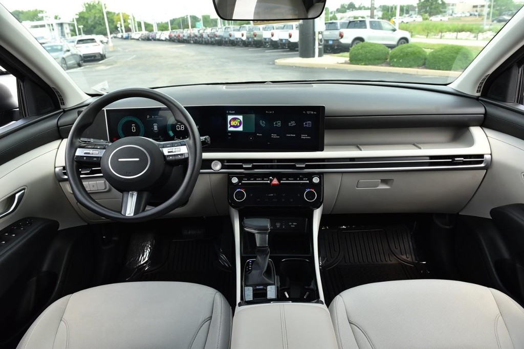 Hyundai Tucson Vehicle Full-screen Gallery Image 7