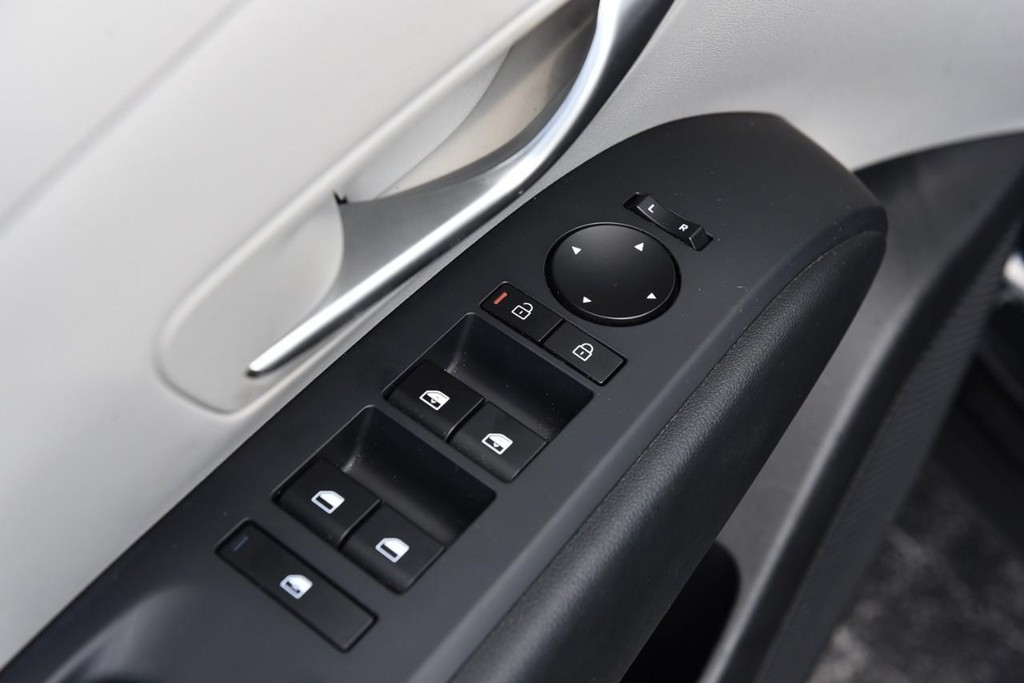 Hyundai Tucson Vehicle Full-screen Gallery Image 8