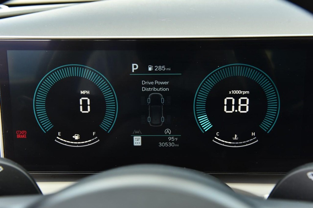 Hyundai Tucson Vehicle Full-screen Gallery Image 11