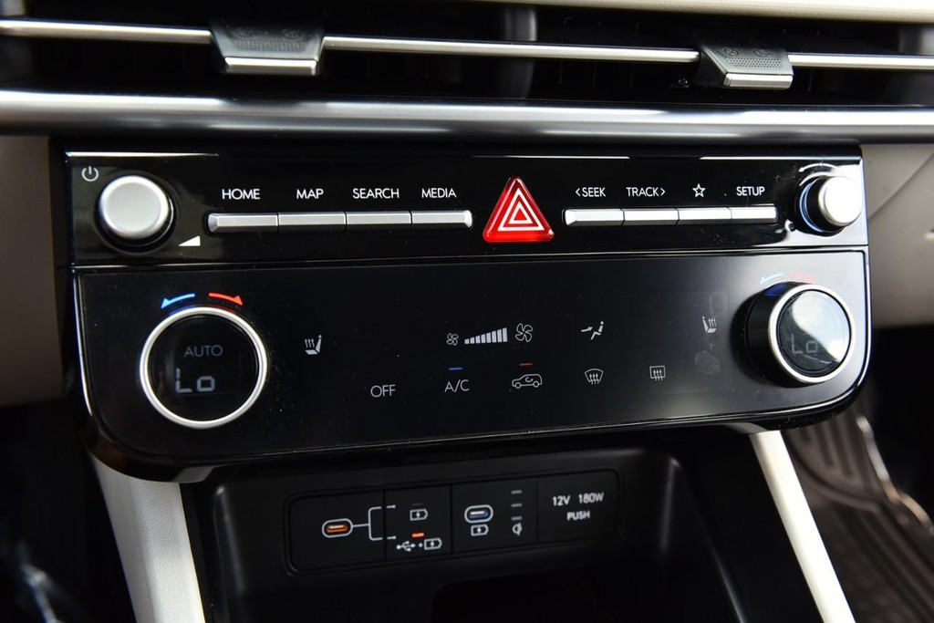 Hyundai Tucson Vehicle Full-screen Gallery Image 14