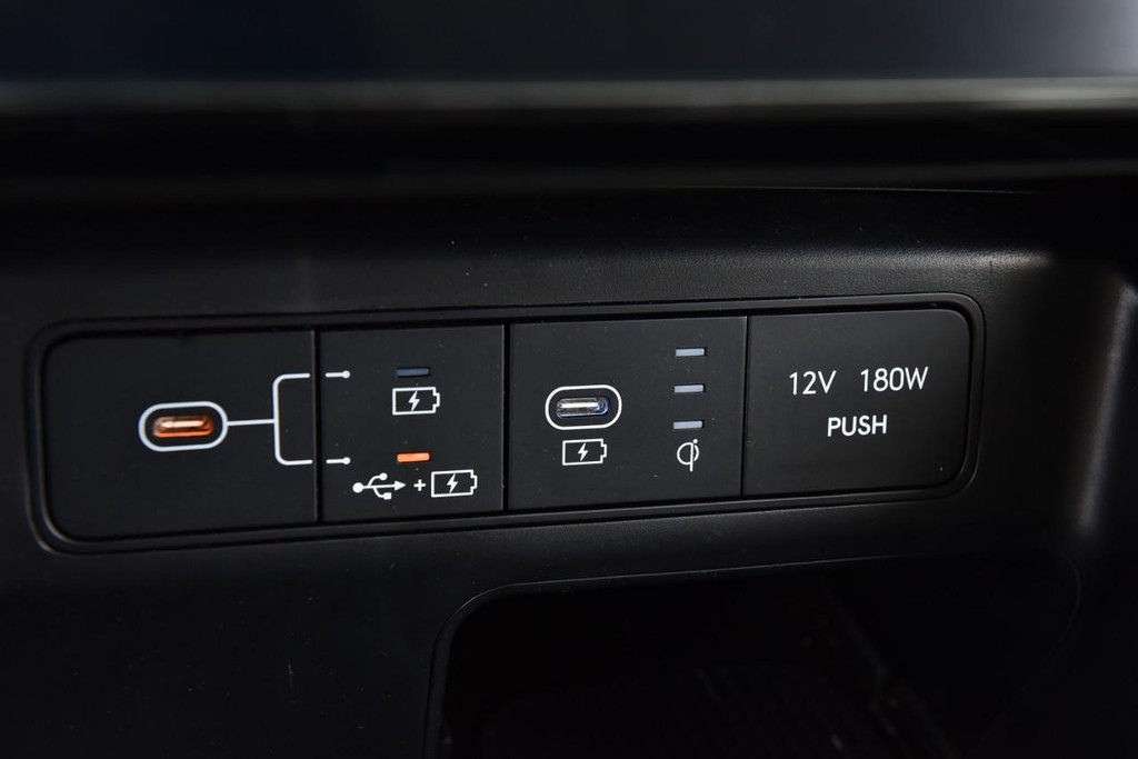 Hyundai Tucson Vehicle Full-screen Gallery Image 15