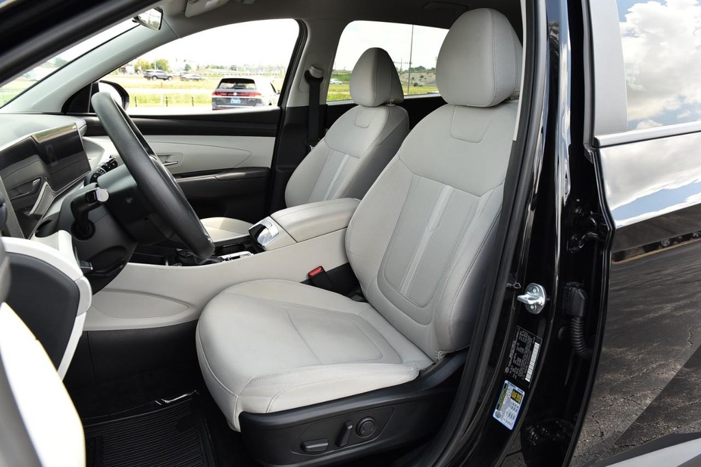 Hyundai Tucson Vehicle Full-screen Gallery Image 19
