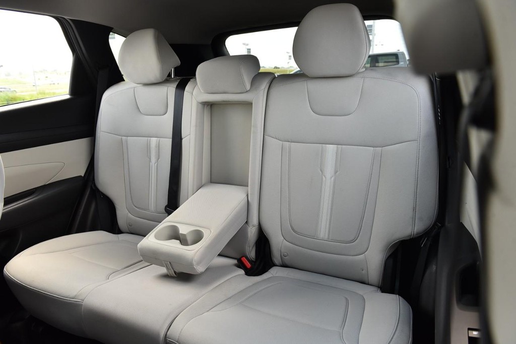 Hyundai Tucson Vehicle Full-screen Gallery Image 21