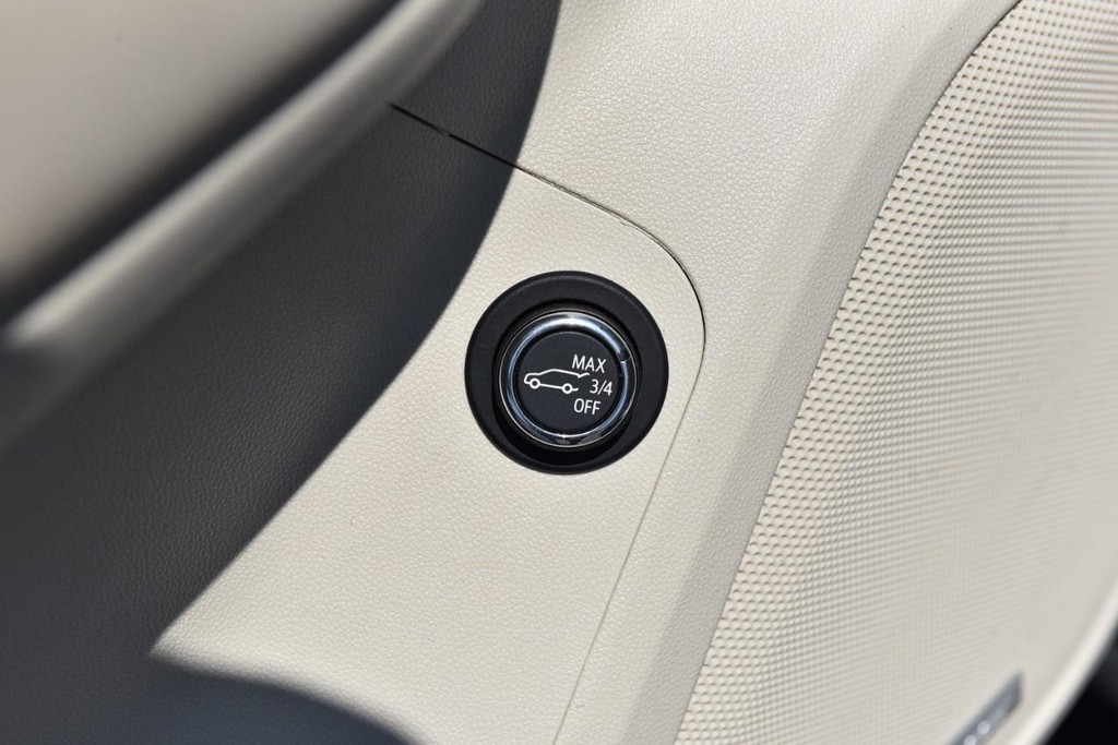 GMC Acadia Vehicle Image 09
