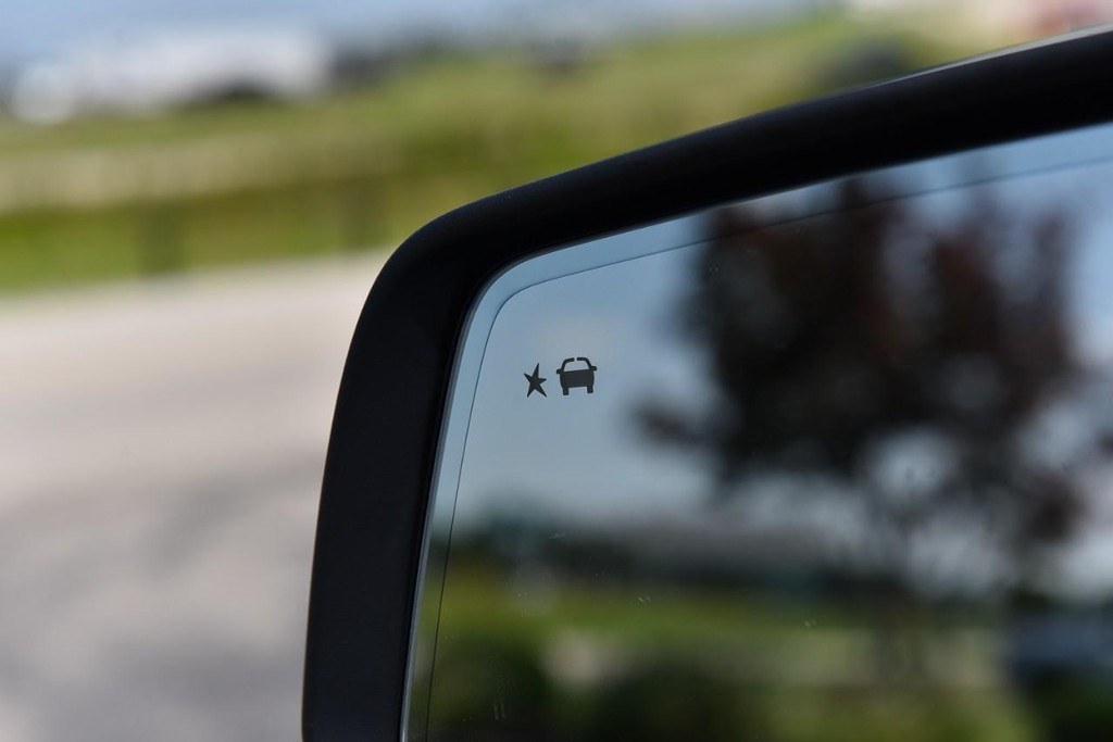 GMC Acadia Vehicle Image 12