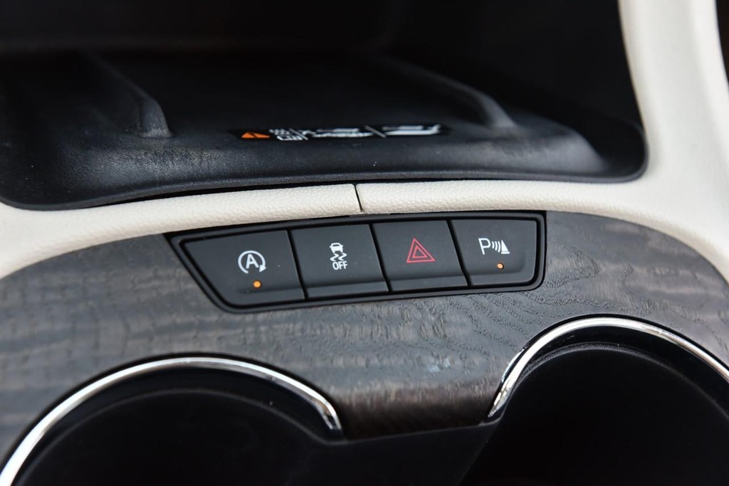 GMC Acadia Vehicle Image 19
