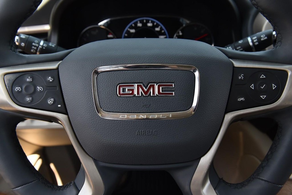 GMC Acadia Vehicle Image 22