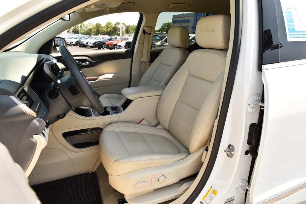 GMC Acadia Vehicle Image 23