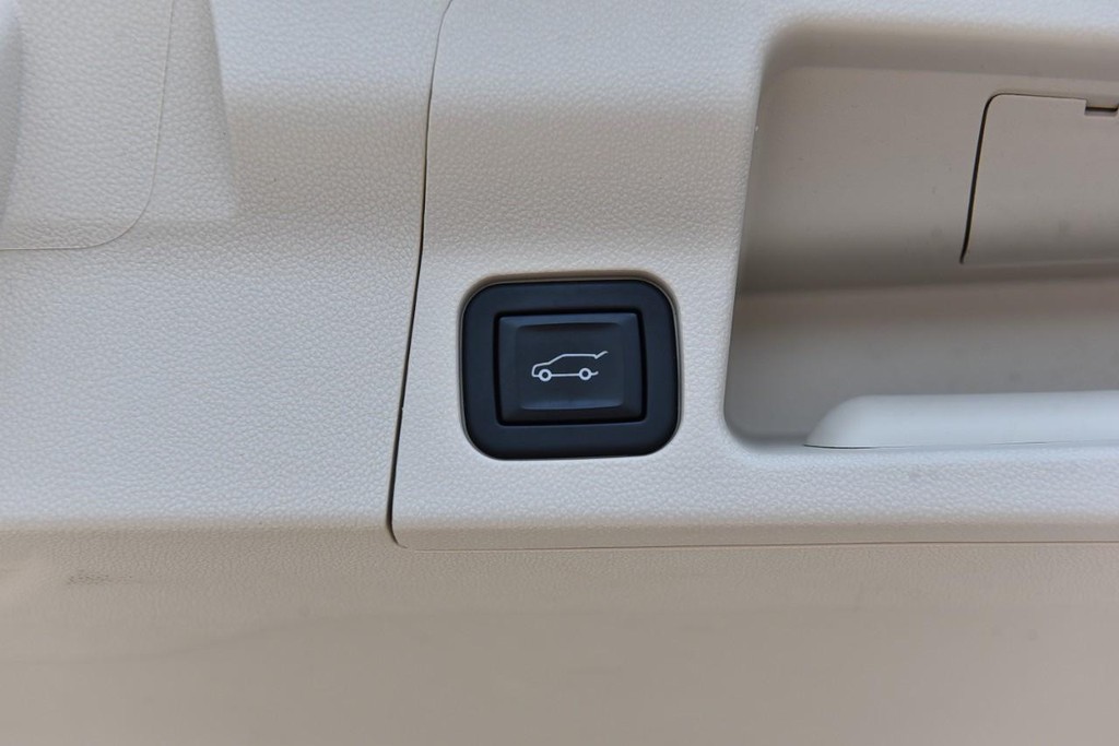 GMC Acadia Vehicle Image 29