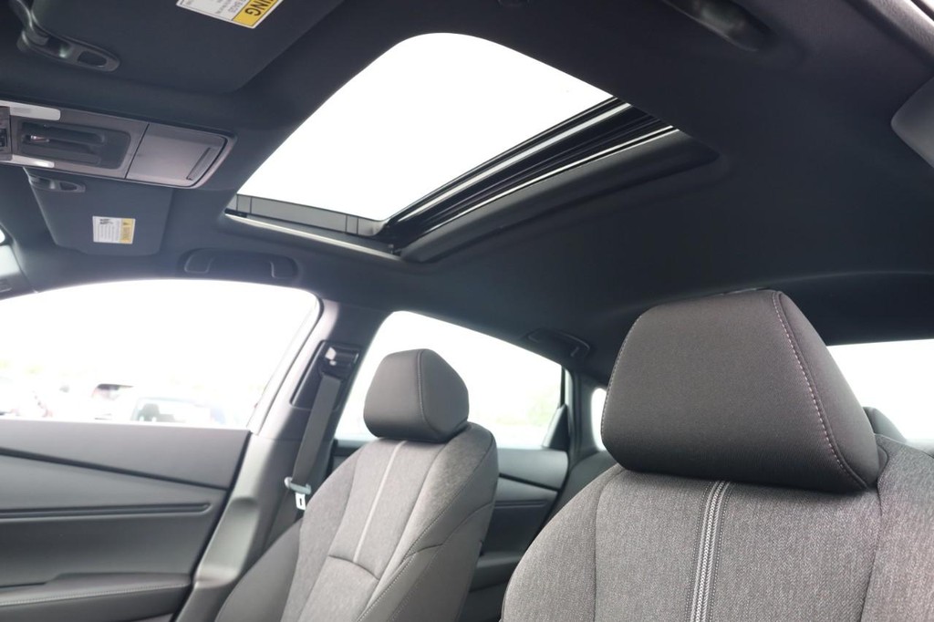 Honda Accord Hybrid Vehicle Image 19