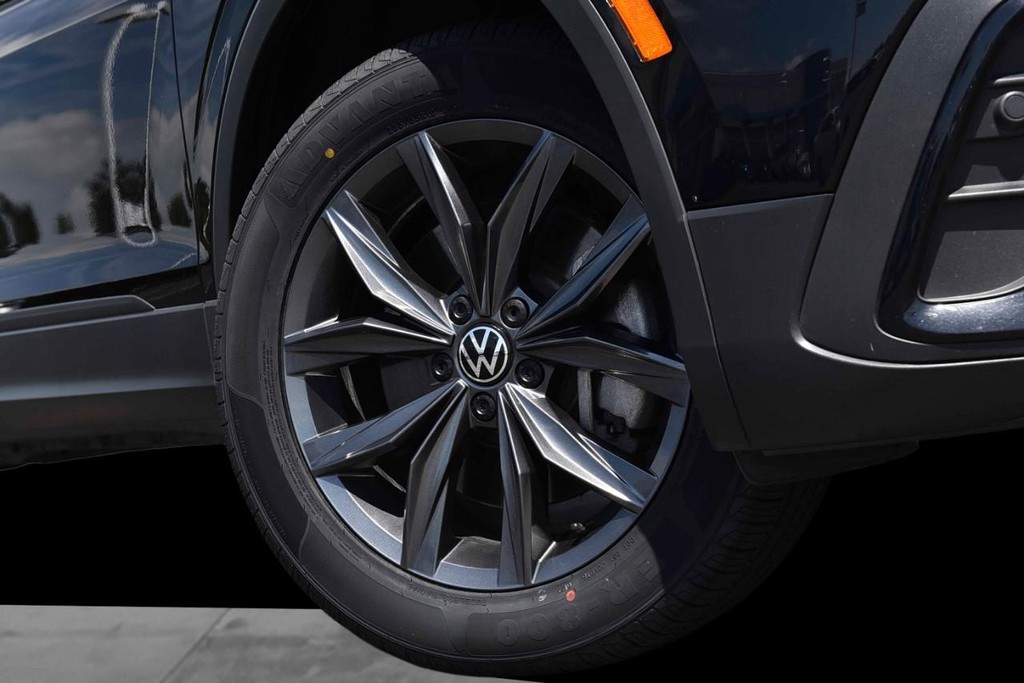 Volkswagen Tiguan Vehicle Image 03