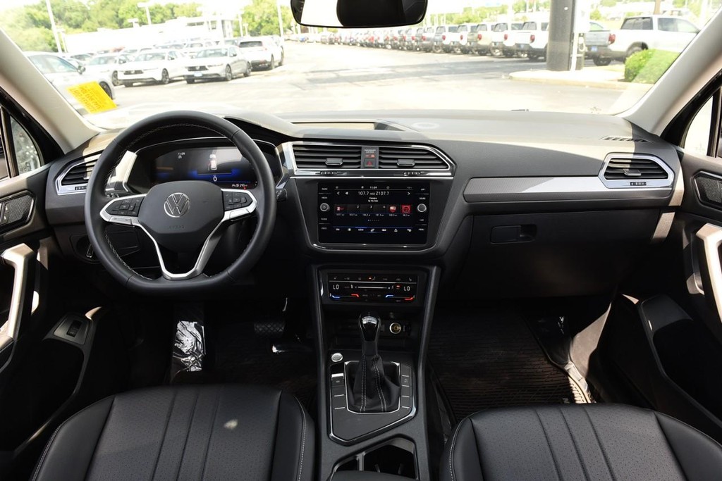 Volkswagen Tiguan Vehicle Image 07