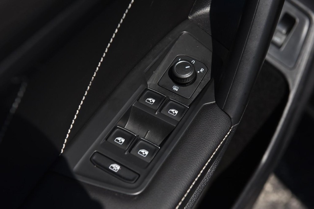 Volkswagen Tiguan Vehicle Image 08