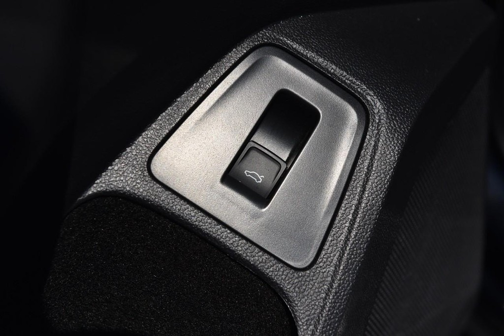 Volkswagen Tiguan Vehicle Image 09