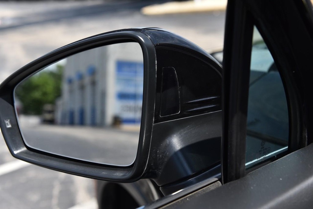 Volkswagen Tiguan Vehicle Image 10