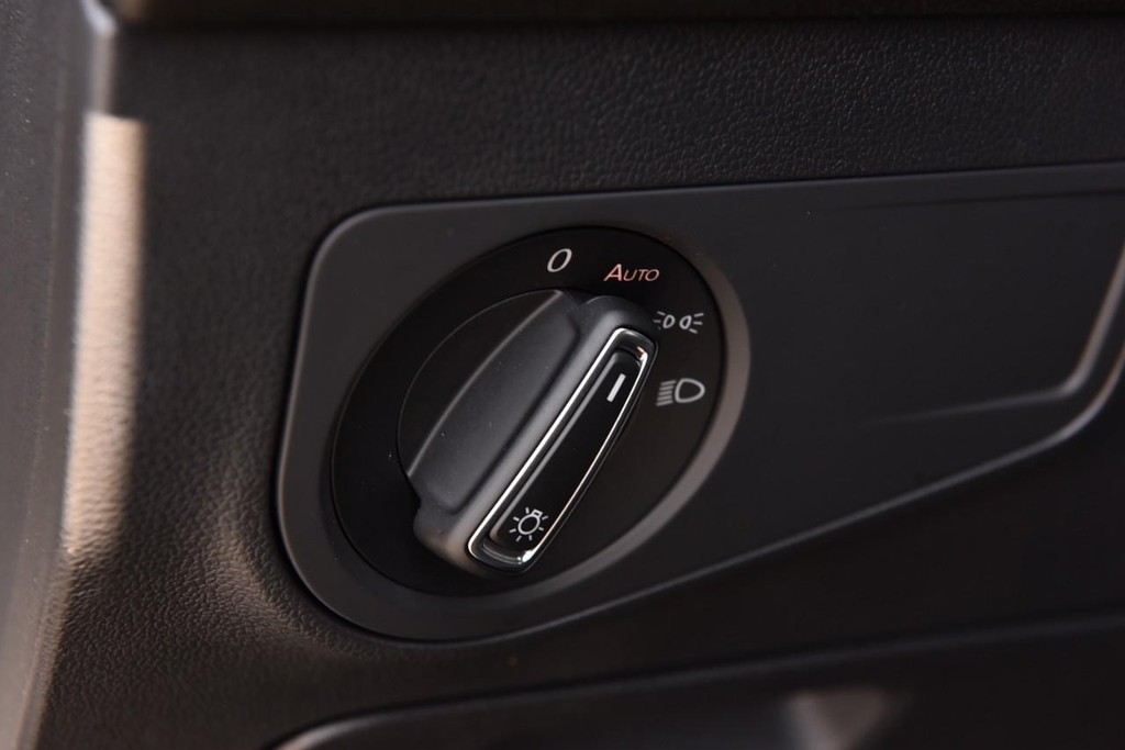 Volkswagen Tiguan Vehicle Image 11