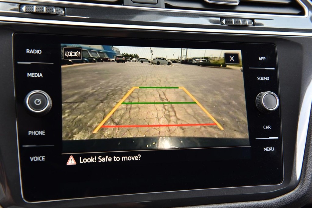Volkswagen Tiguan Vehicle Image 13