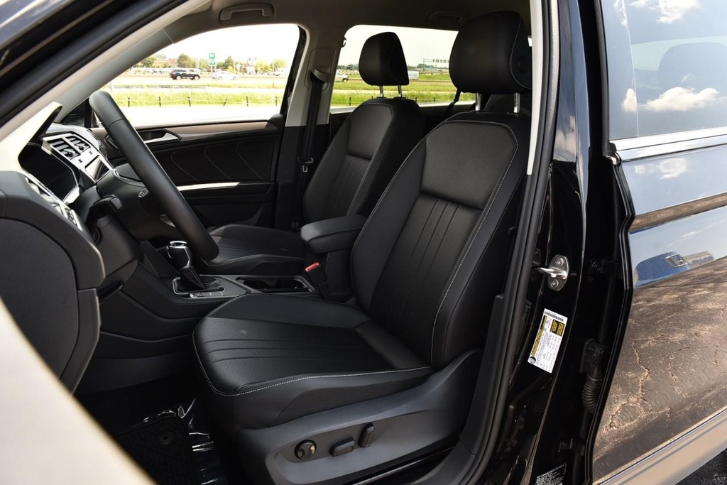 Volkswagen Tiguan Vehicle Image 19