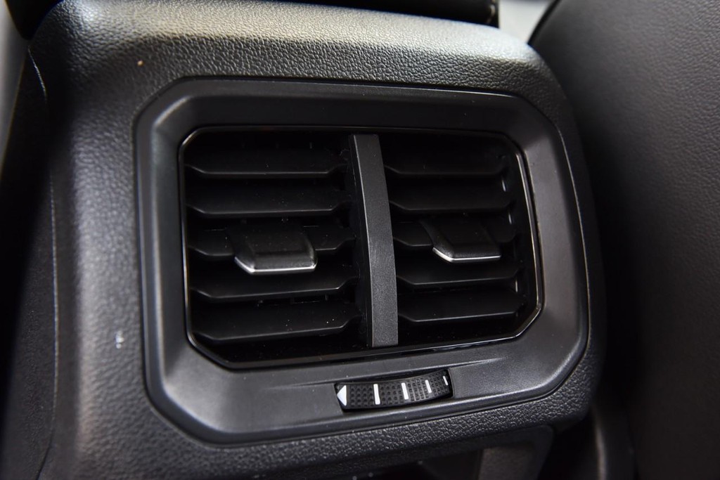Volkswagen Tiguan Vehicle Image 22