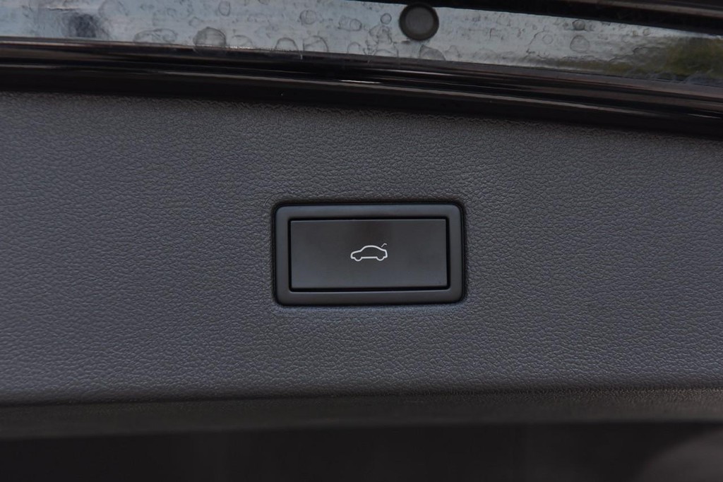 Volkswagen Tiguan Vehicle Image 26