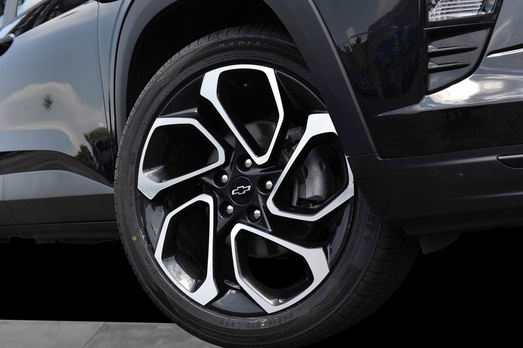 Chevrolet Trax Vehicle Full-screen Gallery Image 3