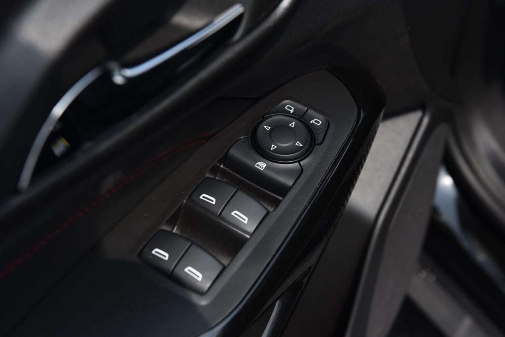 Chevrolet Trax Vehicle Full-screen Gallery Image 8
