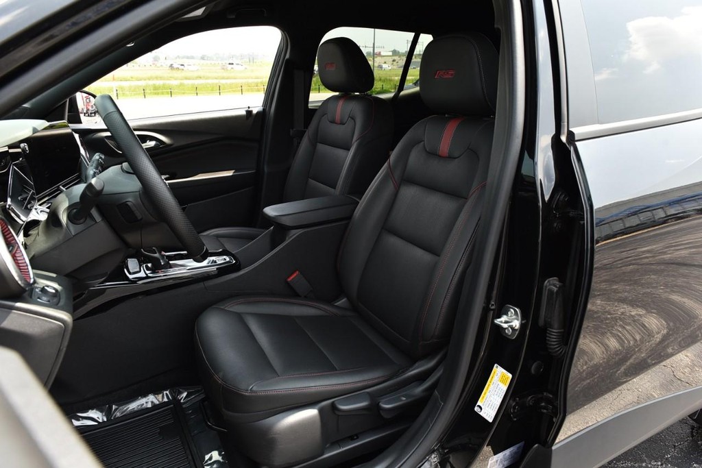 Chevrolet Trax Vehicle Full-screen Gallery Image 18