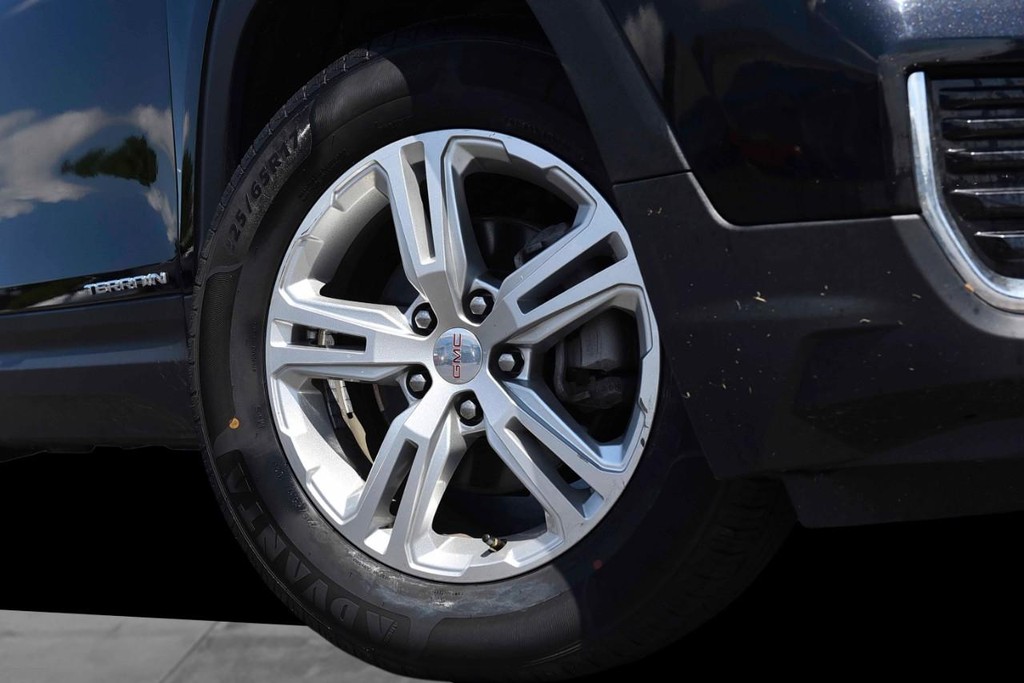 GMC Terrain Vehicle Full-screen Gallery Image 3