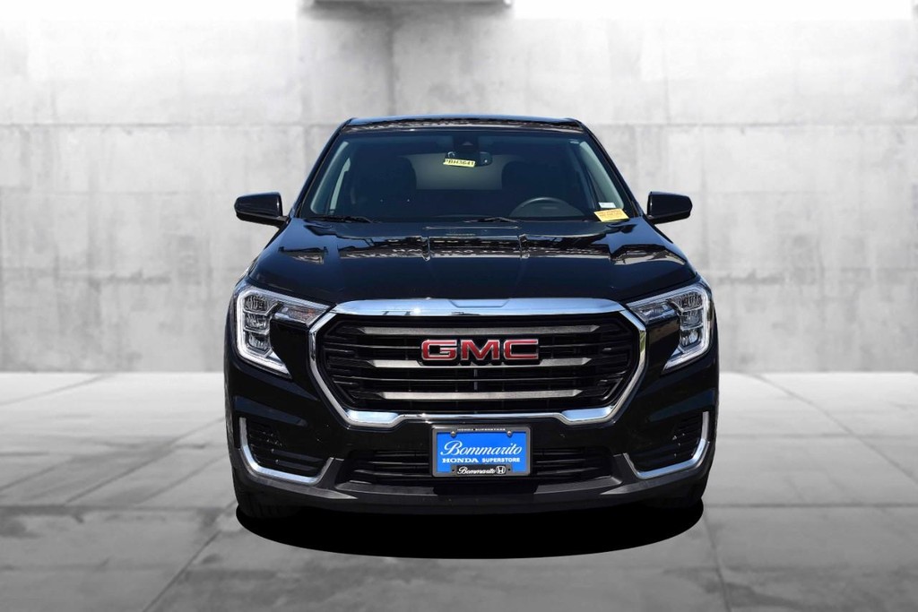 GMC Terrain Vehicle Full-screen Gallery Image 4