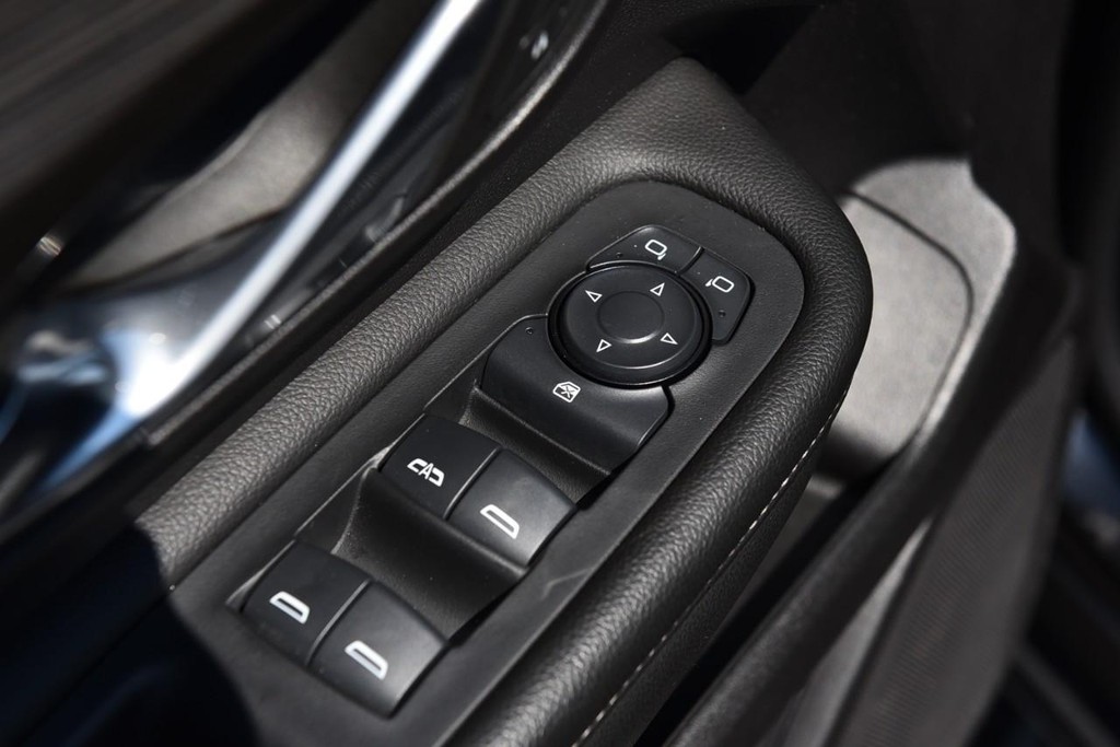 GMC Terrain Vehicle Full-screen Gallery Image 8