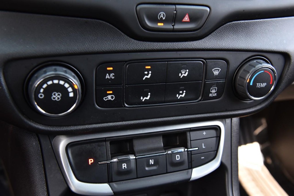 GMC Terrain Vehicle Full-screen Gallery Image 14