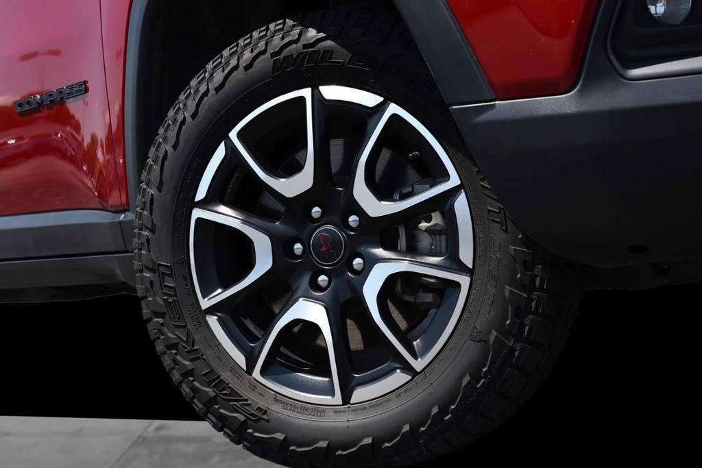 Jeep Compass Vehicle Full-screen Gallery Image 3