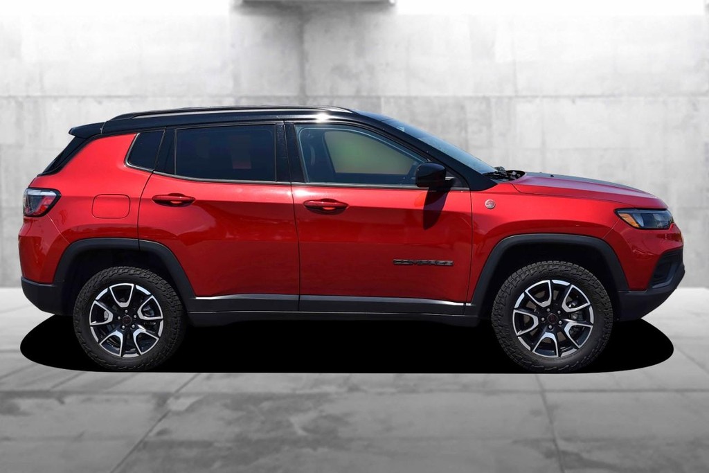 Jeep Compass Vehicle Full-screen Gallery Image 5